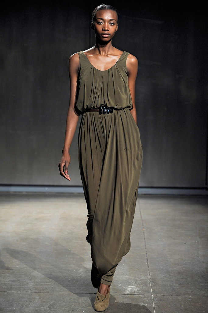 Halston  2011 ﶬ¸DƬ
