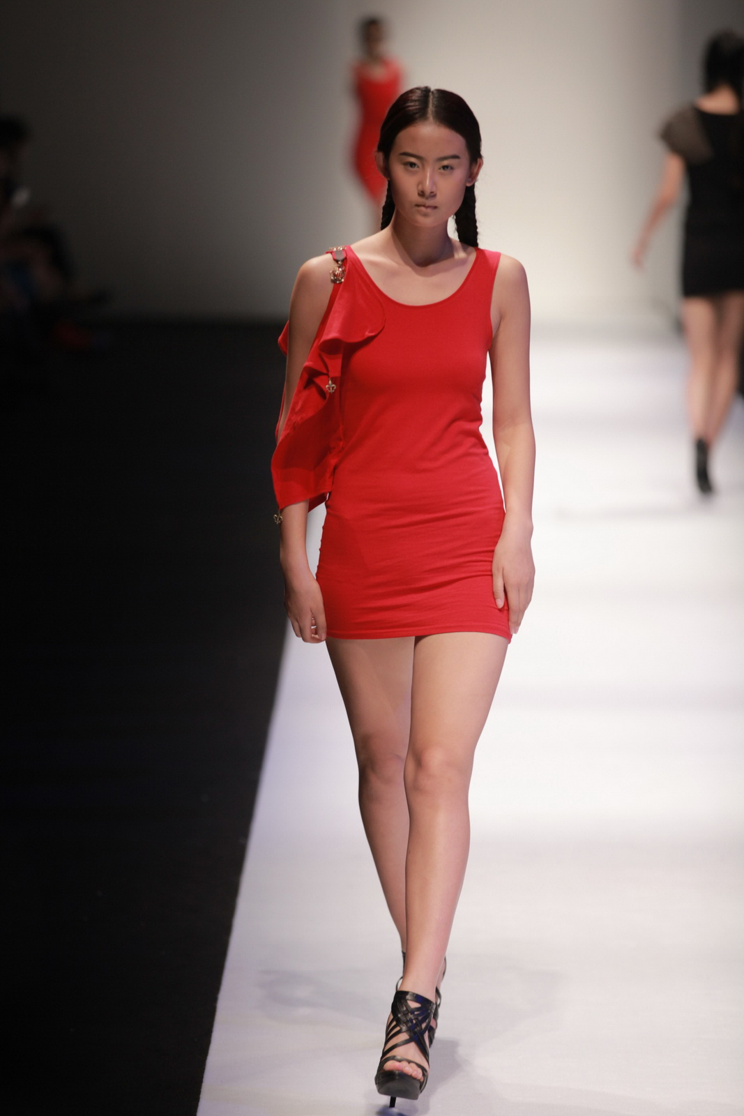YOUNG DESIGNERSFOR XIU 2012 DƬ